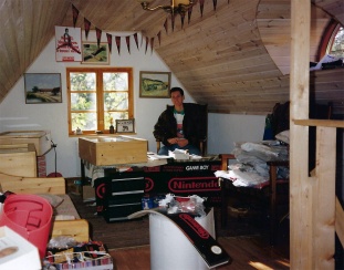 Gäststugan på tomten där Jens bodde blev kontor, butik och bas för postordern de tidiga åren.