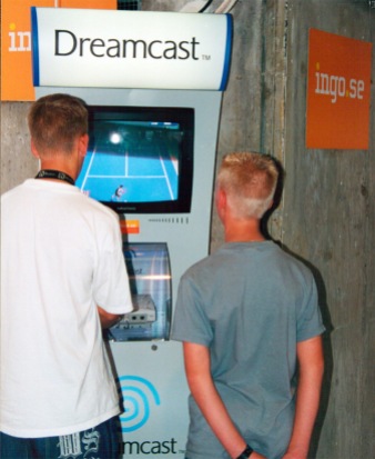 Ytterligare event, i samband med Ungdomsveckan i Stockholm så hade Ingo flera Dreamcast-enheter på plats samt visade Konamis Beatmania på PlayStation.